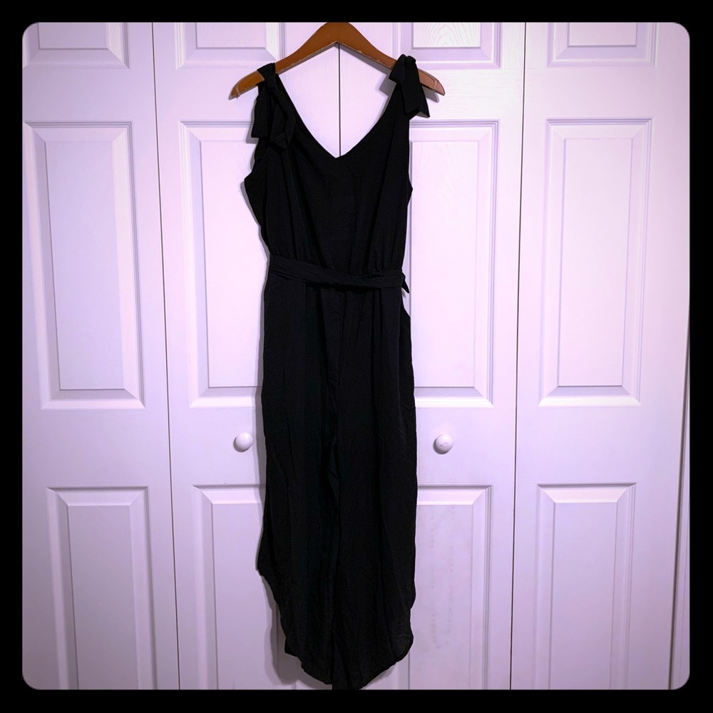 Sexy V-neck Sleeveless Wide Leg Jumpsuit with Belt